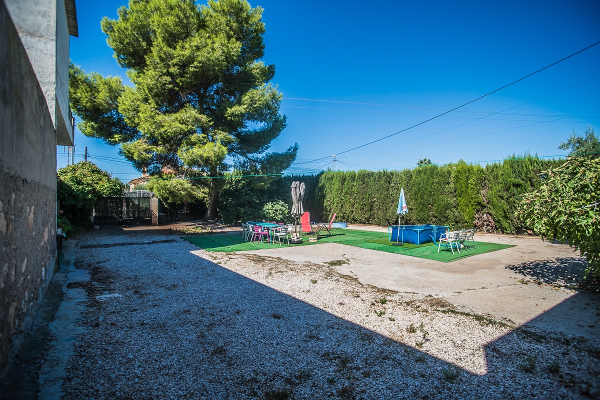 Master bedroom in villa for sale in Orihuela