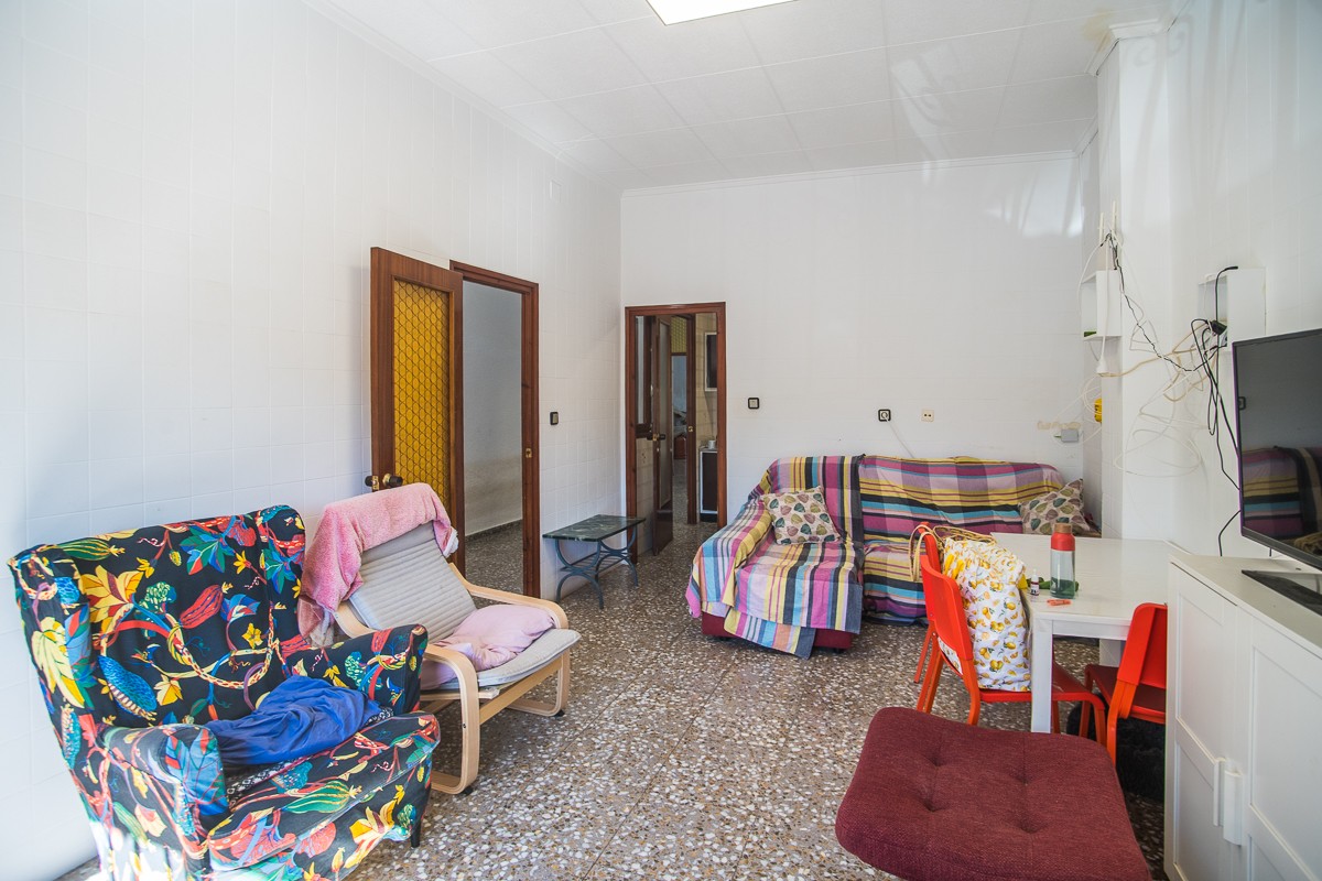 Pool area in villa for sale in Orihuela
