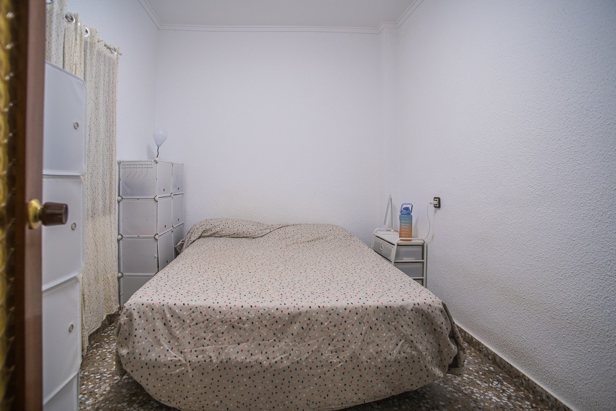 Bedroom in villa for sale in Orihuela