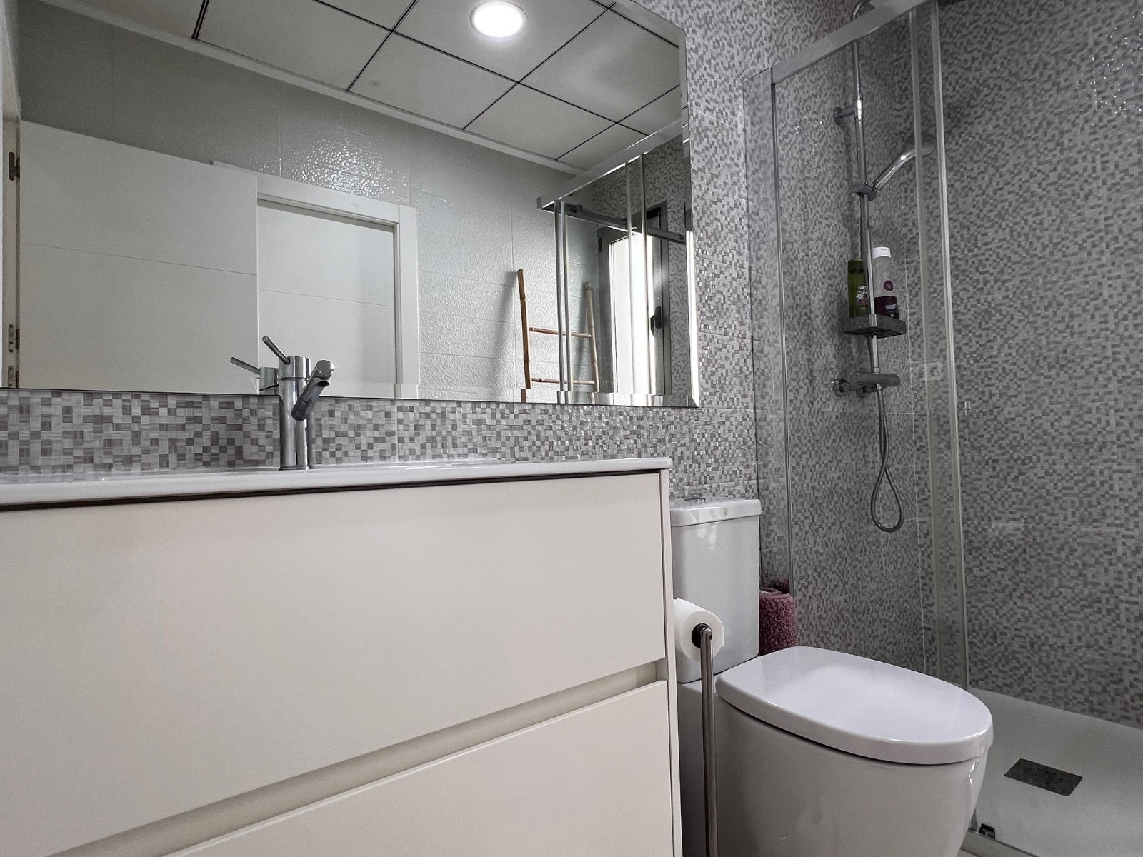 Bedroom in villa for sale in Orihuela Costa
