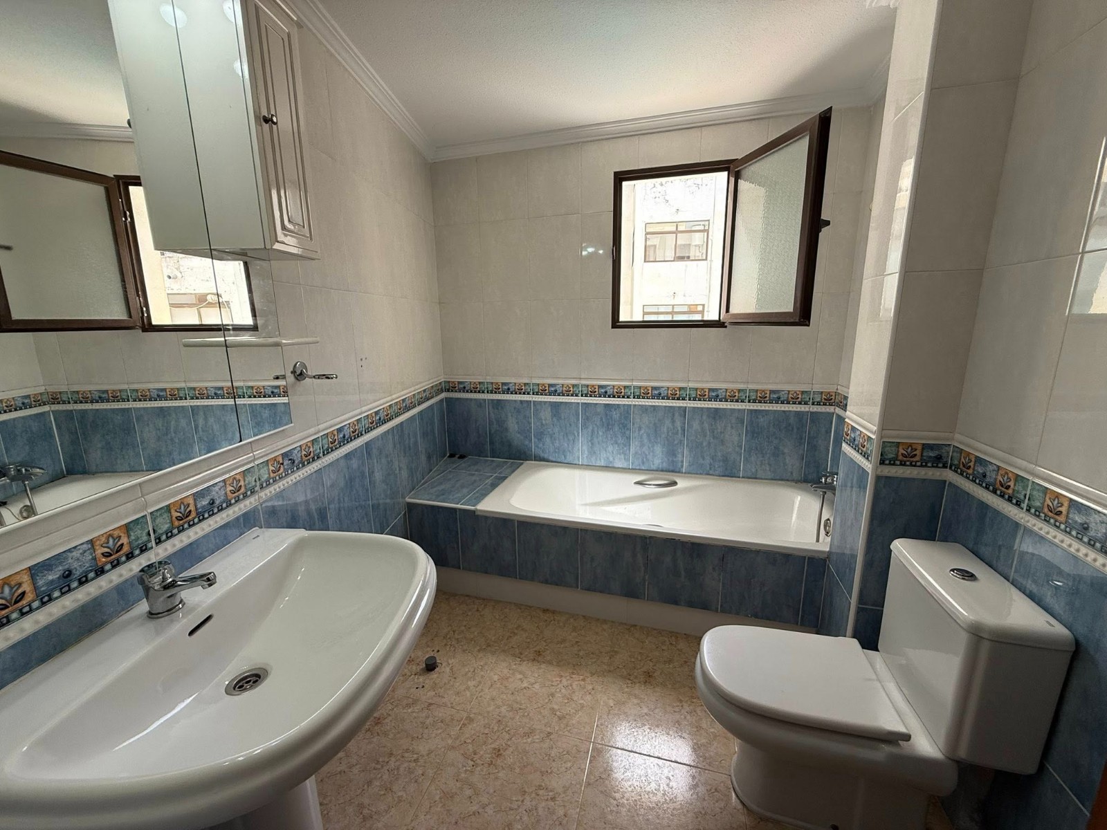 Dining area in apartment for sale in San Miguel de Salinas