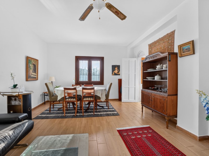 Master bedroom in villa for sale in Torrevieja