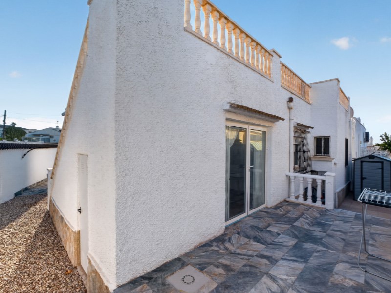 Master bedroom in villa for sale in Torrevieja