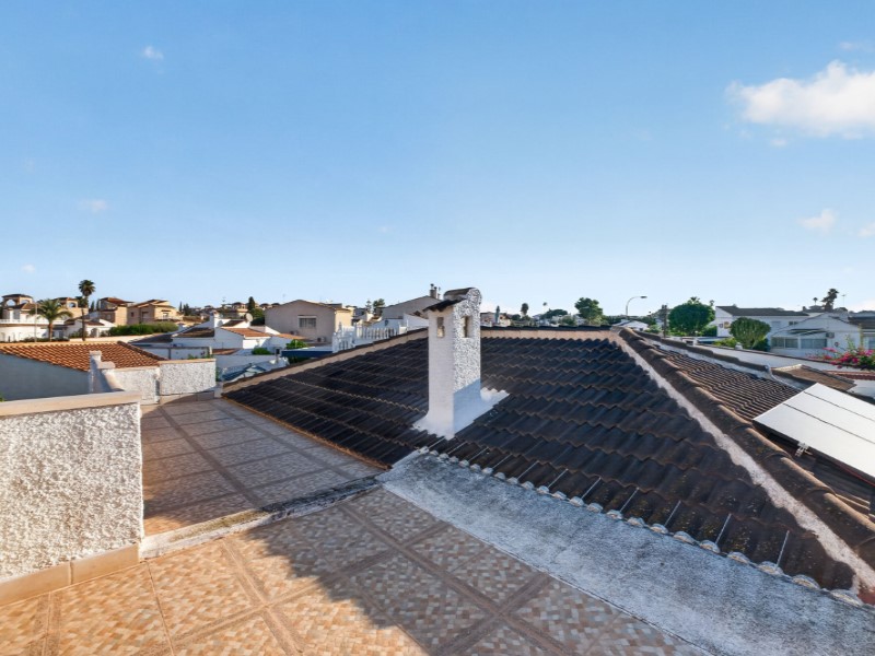 Pool area in villa for sale in Torrevieja