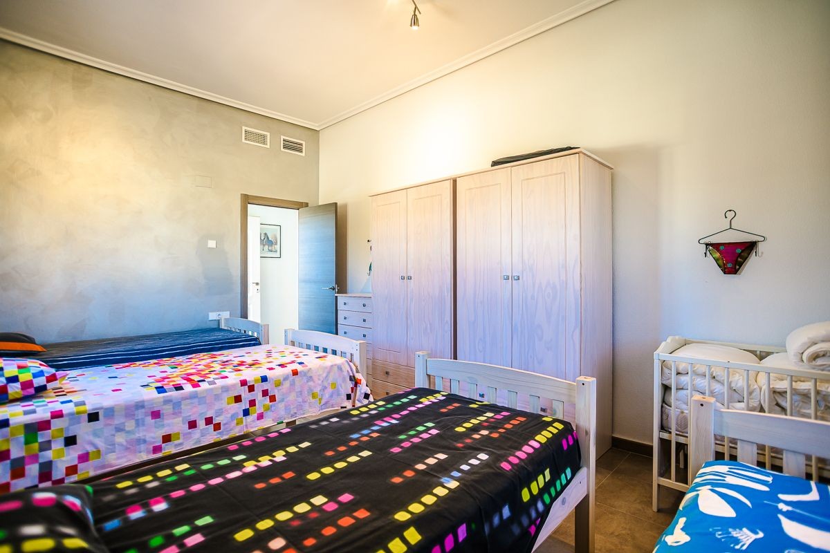 Master bedroom in villa for sale in Catral