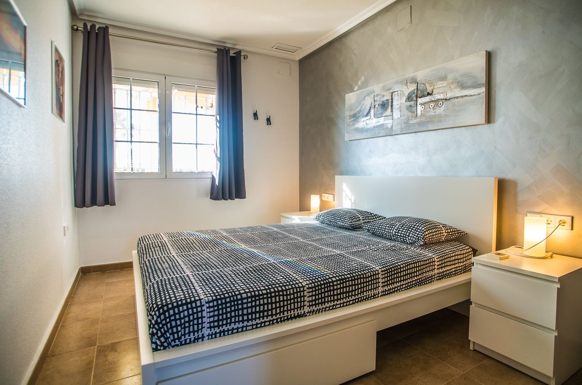 Bedroom in villa for sale in Catral
