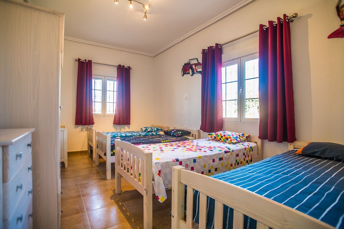 Master bedroom in villa for sale in Catral