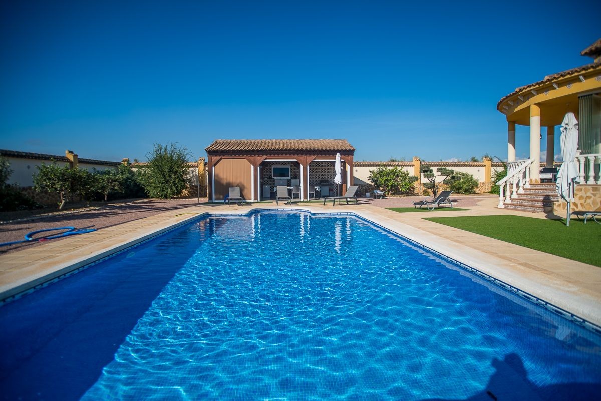 Bathroom in villa for sale in Catral