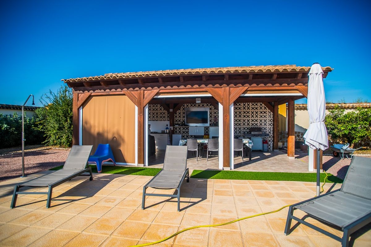 Terrace in villa for sale in Catral
