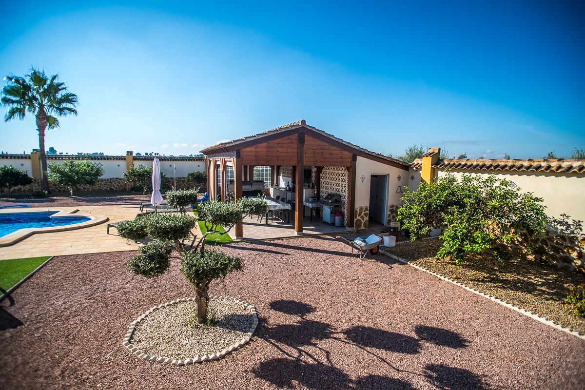 Dining area in villa for sale in Catral