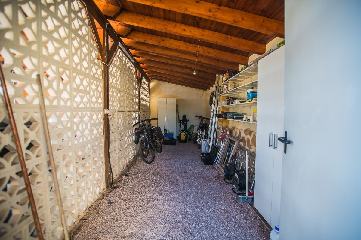 Bedroom in villa for sale in Catral