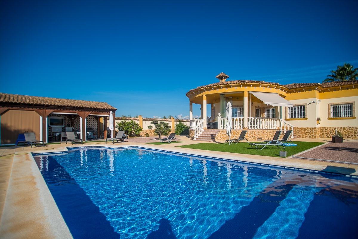 Terrace in villa for sale in Catral