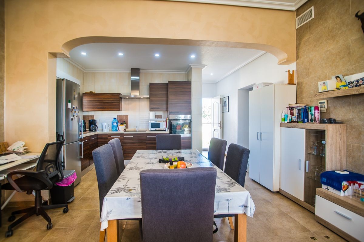 Bedroom in villa for sale in Catral
