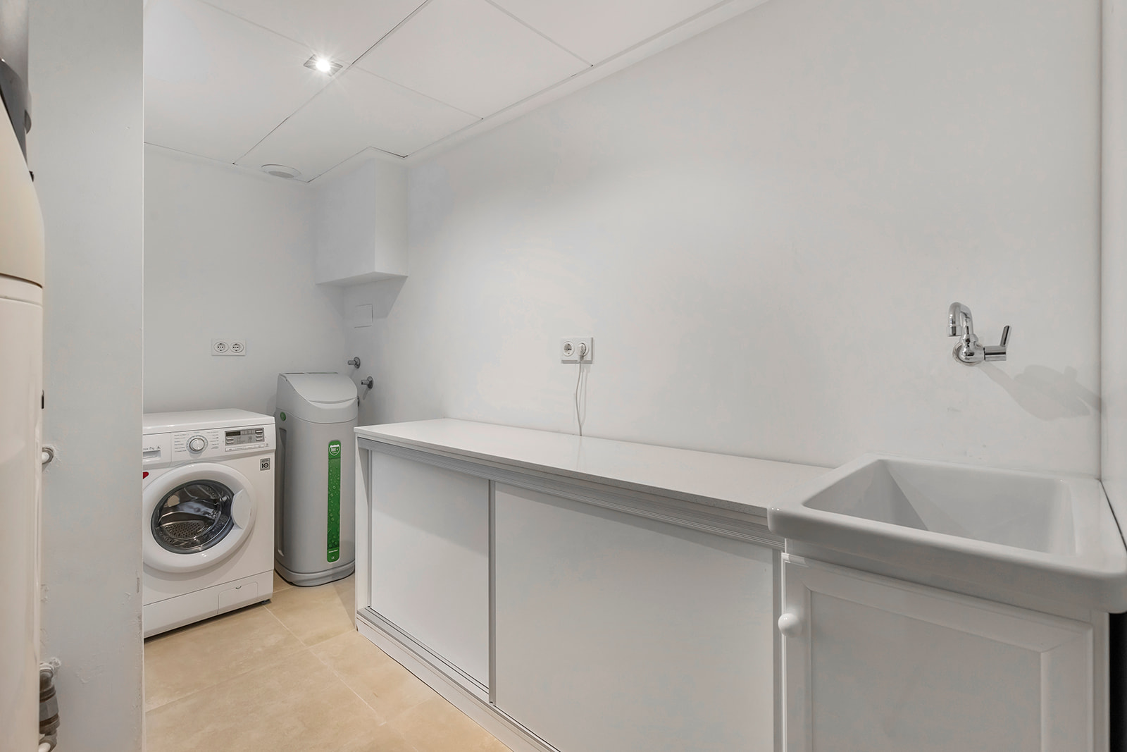 Bedroom in villa for sale in Orihuela Costa
