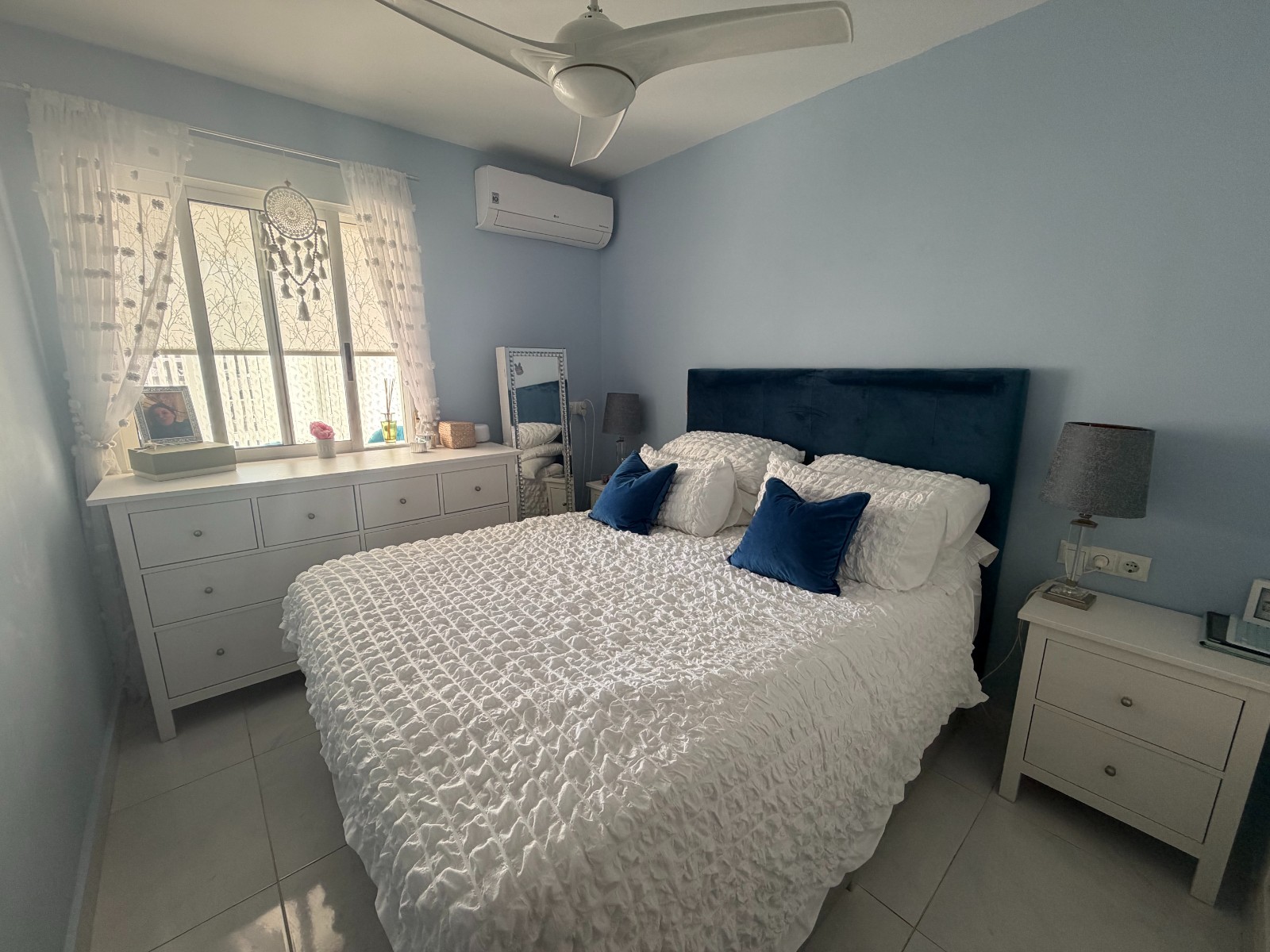 Master bedroom in apartment for sale in Orihuela