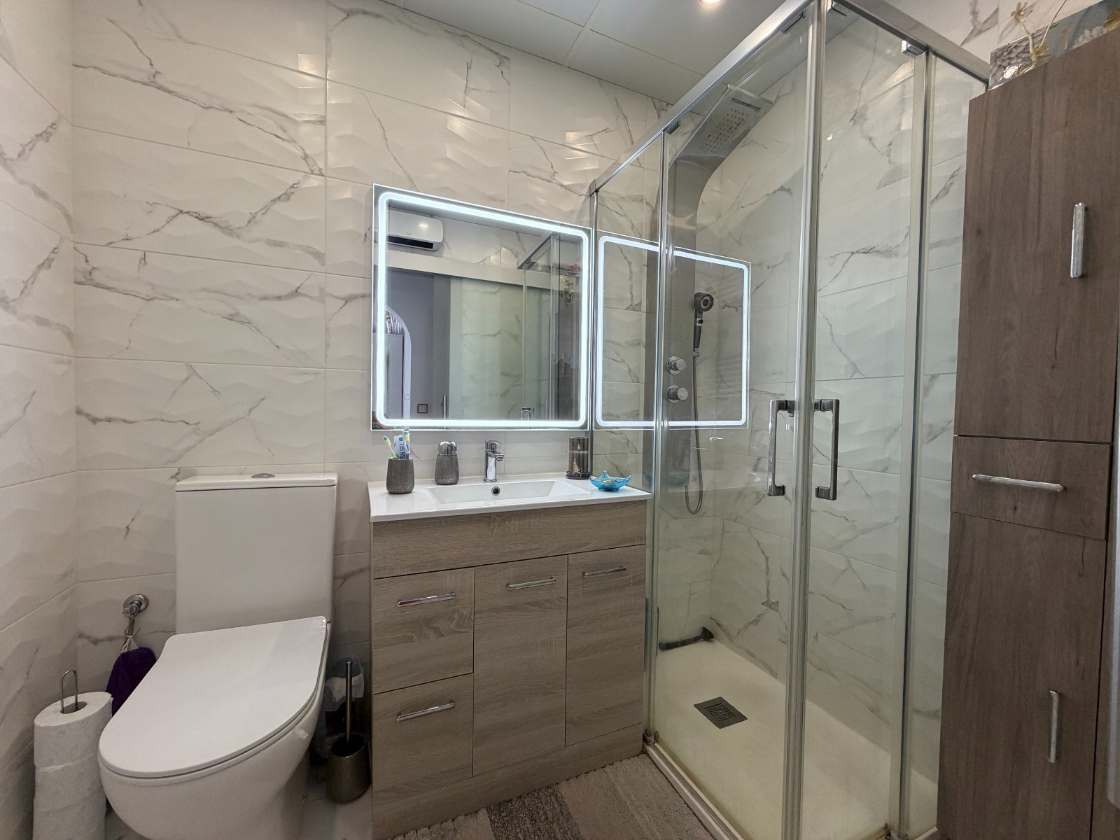 Master bedroom in apartment for sale in Orihuela