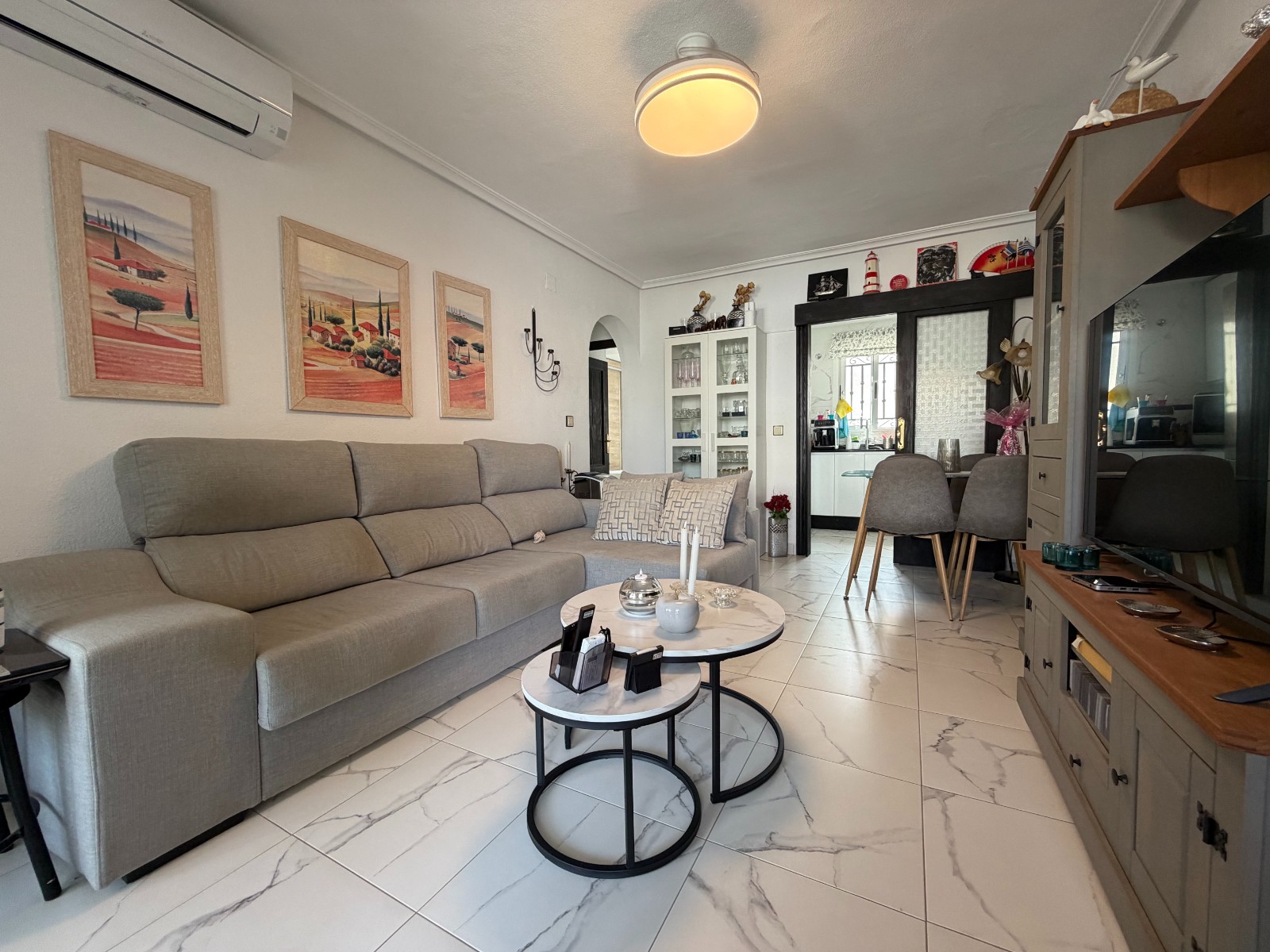 Bedroom in apartment for sale in Orihuela