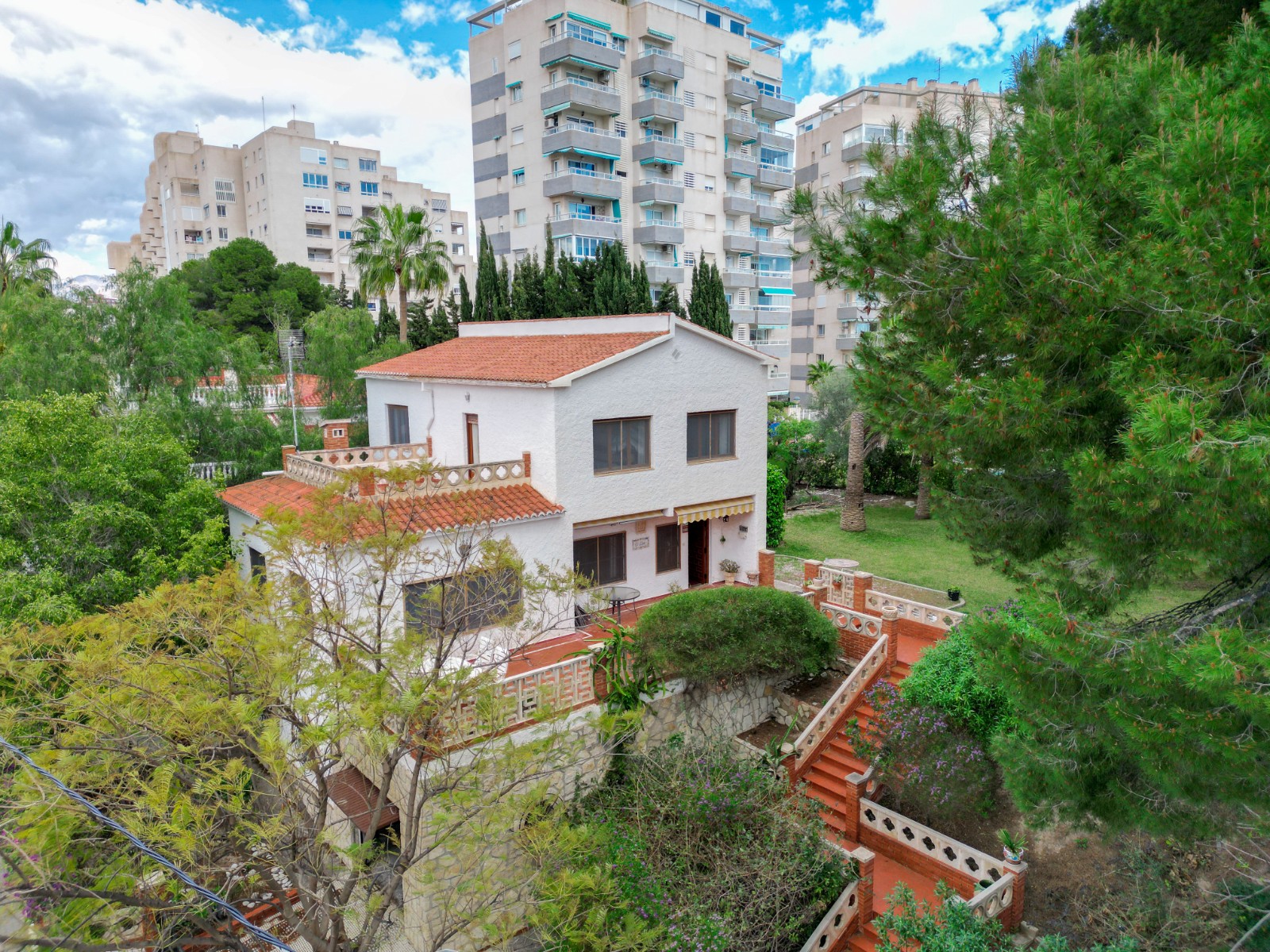 Pool area in villa for sale in El Campello
