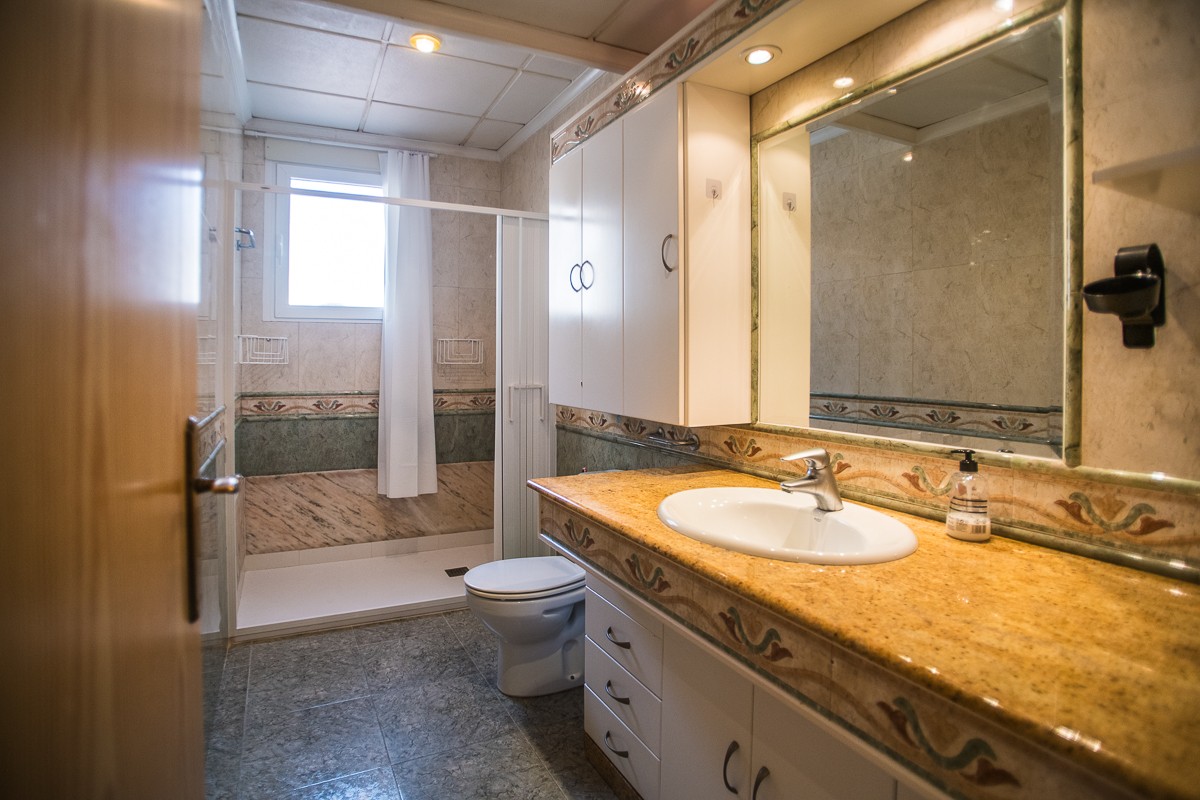 Master bedroom in villa for sale in Orihuela