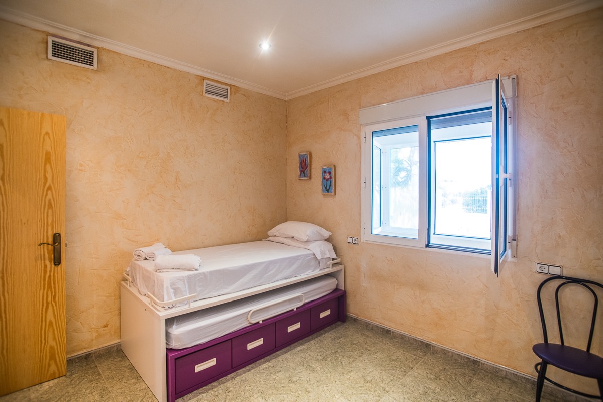 Bedroom in villa for sale in Orihuela