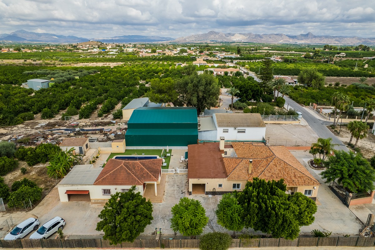 Master bedroom in villa for sale in Orihuela