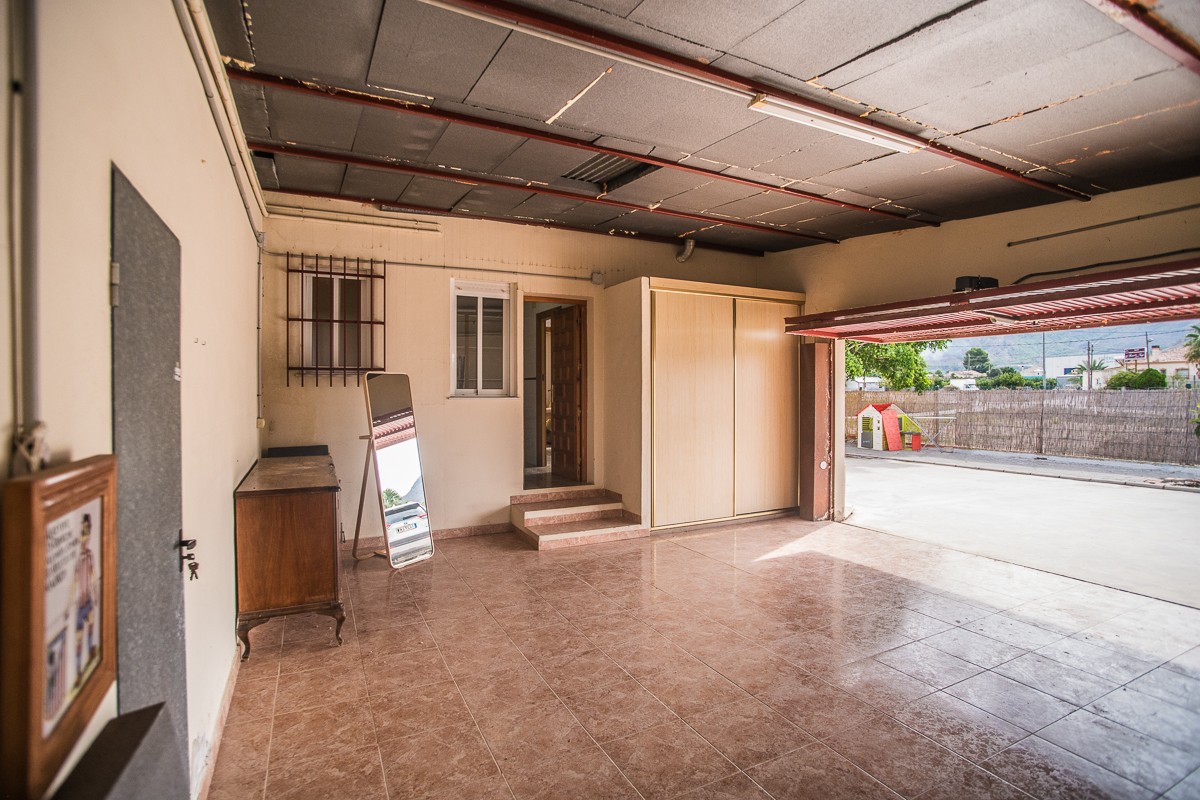 Garden in villa for sale in Orihuela