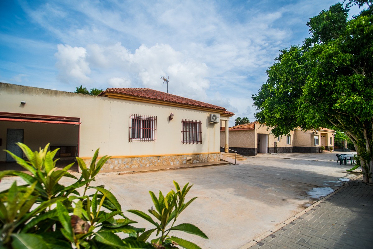 Bedroom in villa for sale in Orihuela