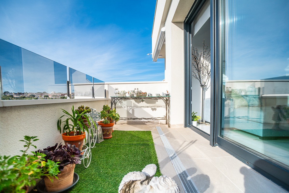 Garden in penthouse for sale in Orihuela Costa