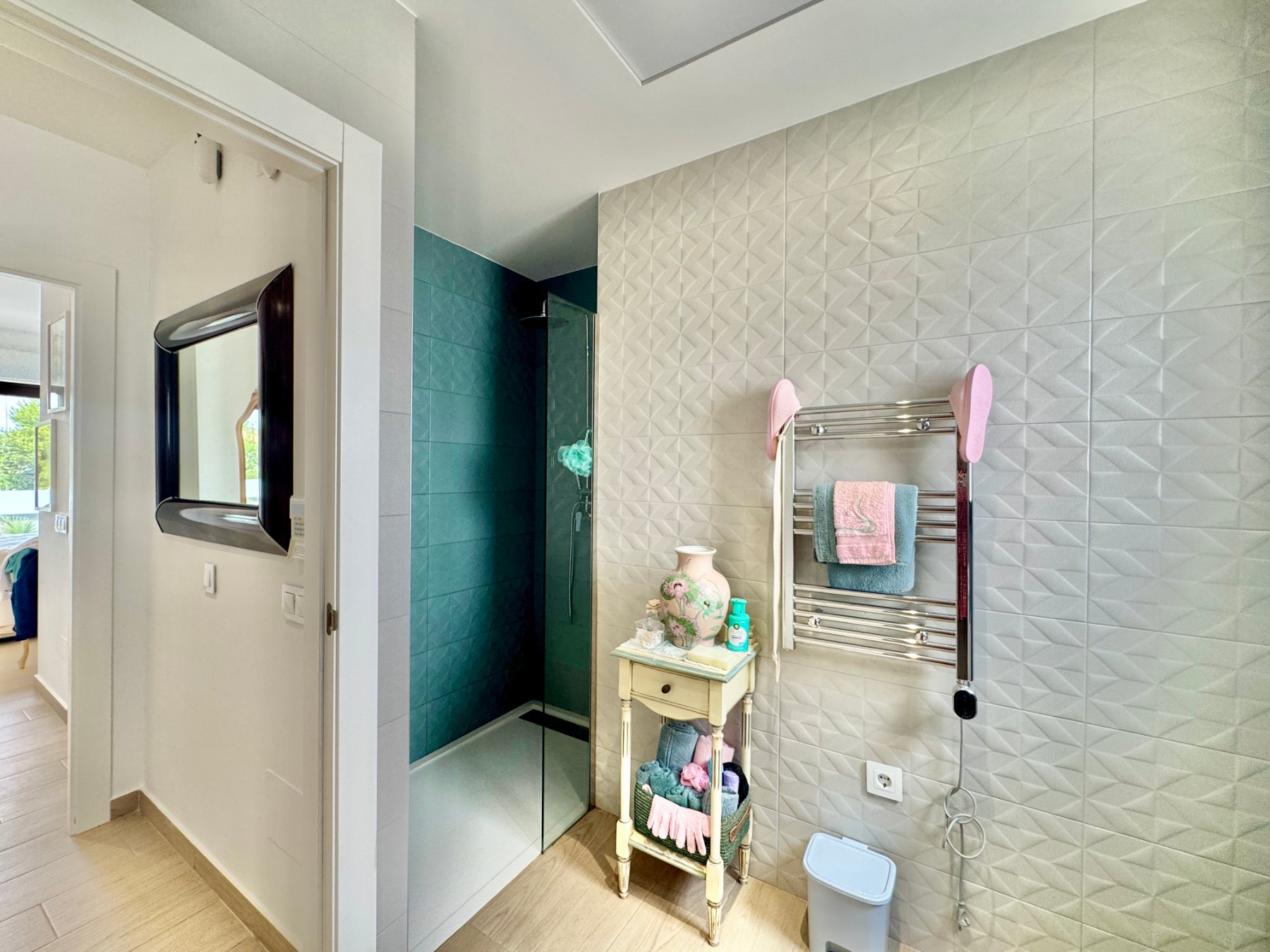 Built in 2020, this townhouse spreads 167 m2 of living space across two floors on a 189 m2 plot in San Pedro del Pinatar