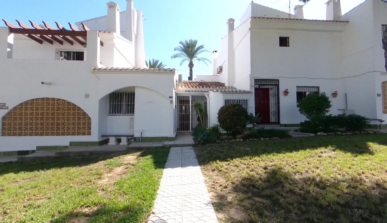 We are delighted to present this beautifully positioned and fully renovated 2-bedroom, 2-bathroom south-facing townhouse, situated within a well-maintained urbanisation
