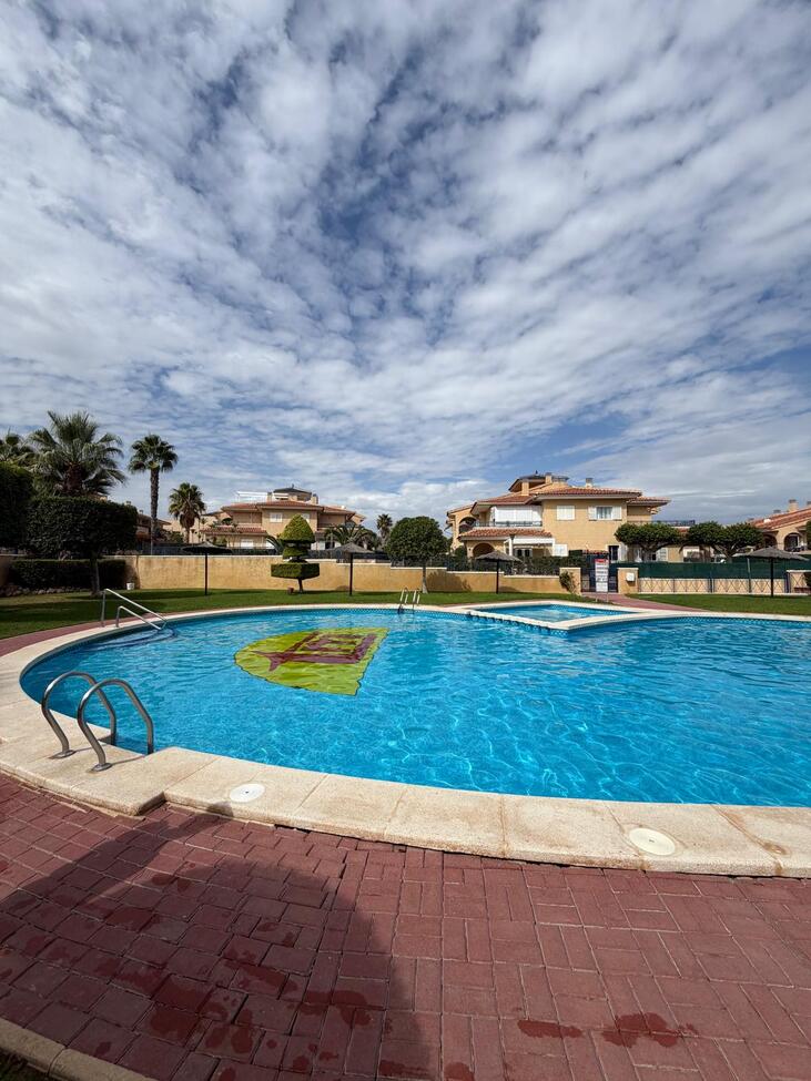 Pool area in bungalow for sale in Gran Alacant