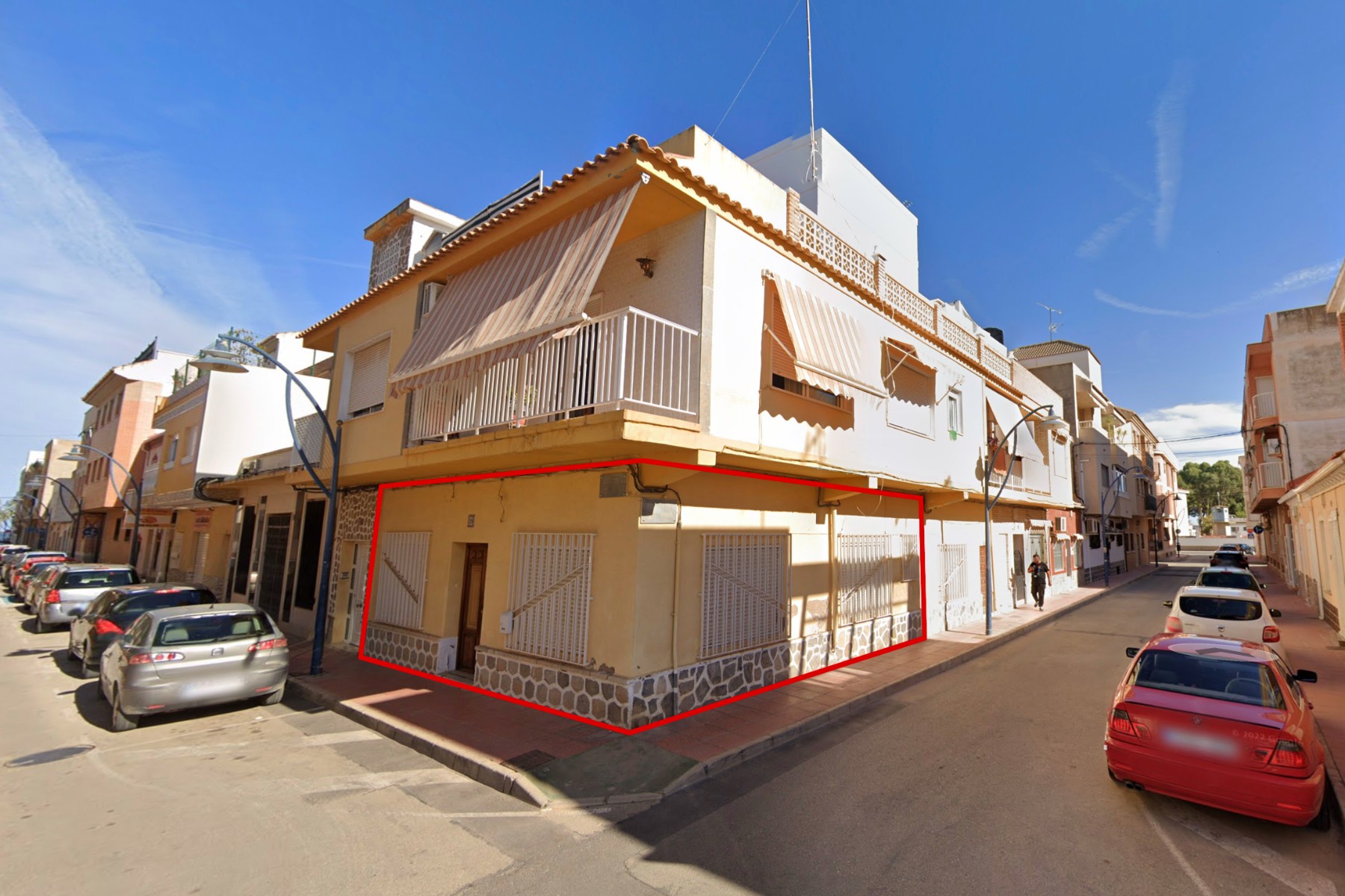 Ground Floor Apartment in the Center of Santiago de la Ribera This charming, fully renovated ground-floor apartment is situated in an excellent location in the heart of Santiago de la Ribera, just 100 meters from the Mar Menor