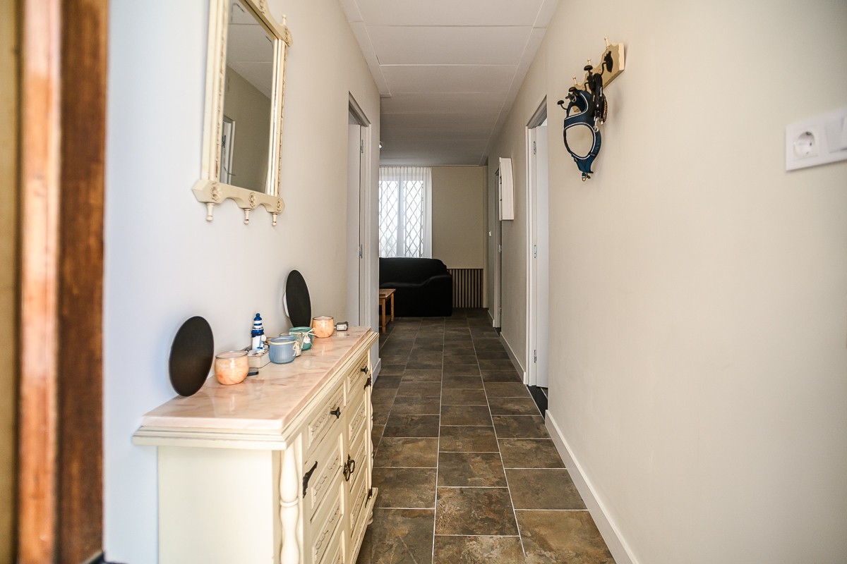 Ground Floor Apartment in the Center of Santiago de la Ribera This charming, fully renovated ground-floor apartment is situated in an excellent location in the heart of Santiago de la Ribera, just 100 meters from the Mar Menor