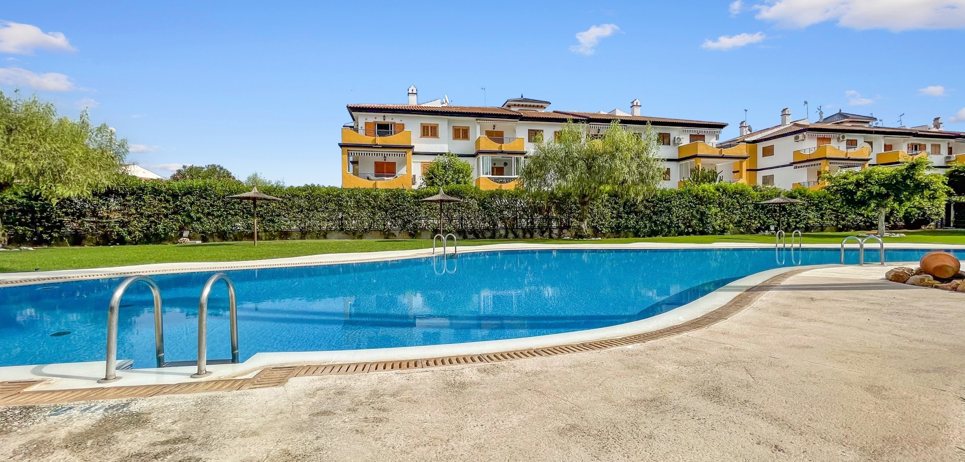 Master bedroom in apartment for sale in Mil Palmeras