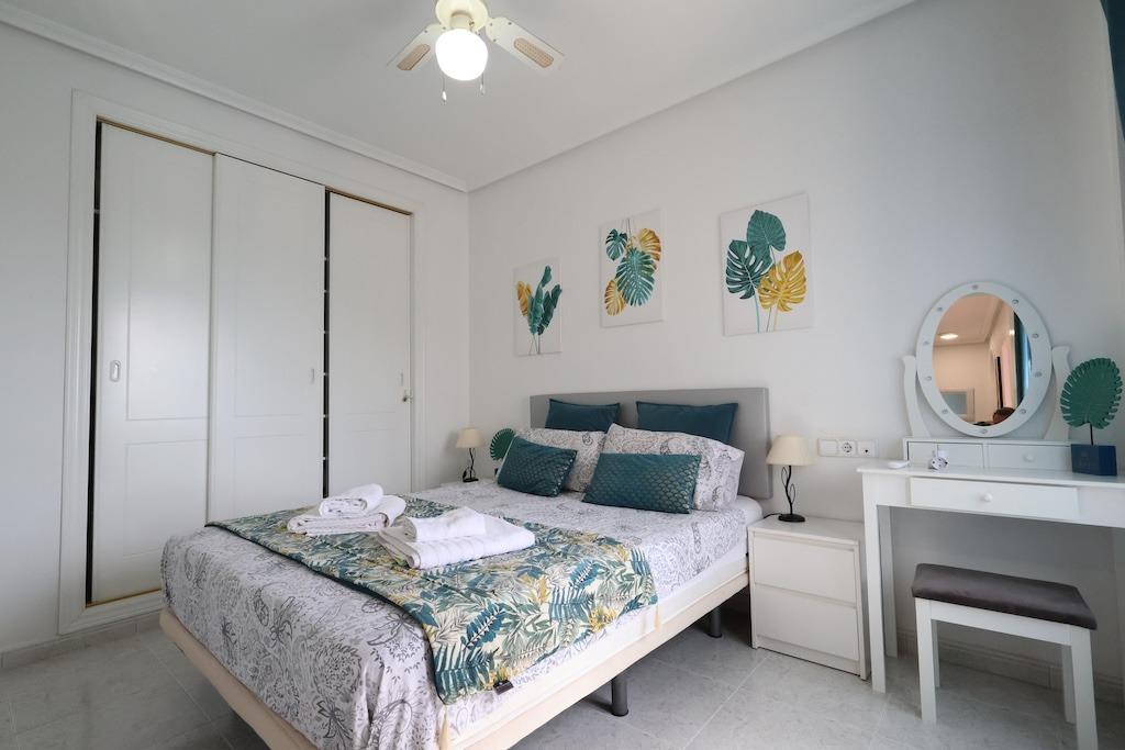 Garden in apartment for sale in Orihuela Costa