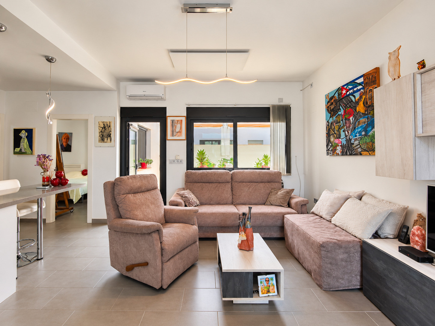 Master bedroom in villa for sale in Formentera del Segura