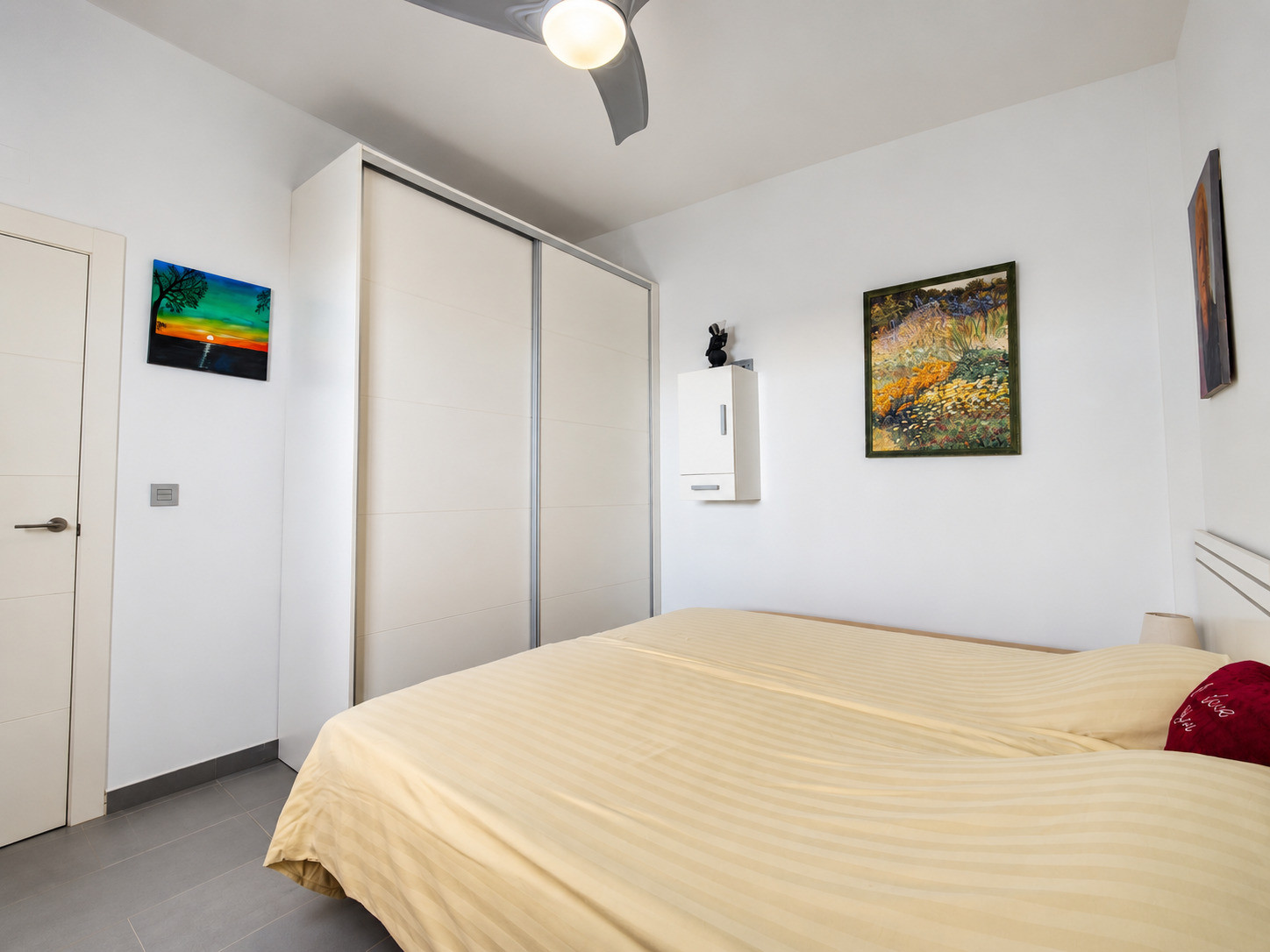 Bedroom in villa for sale in Formentera del Segura