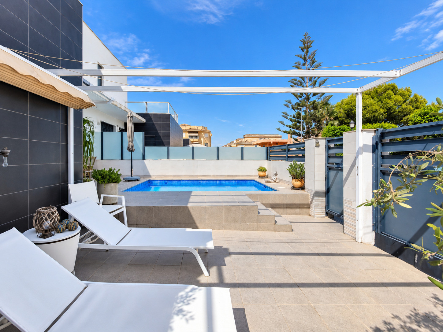 Bedroom in villa for sale in Formentera del Segura