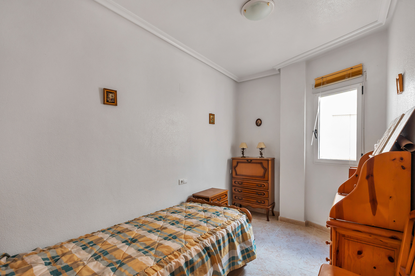 Bedroom in apartment for sale in Torrevieja