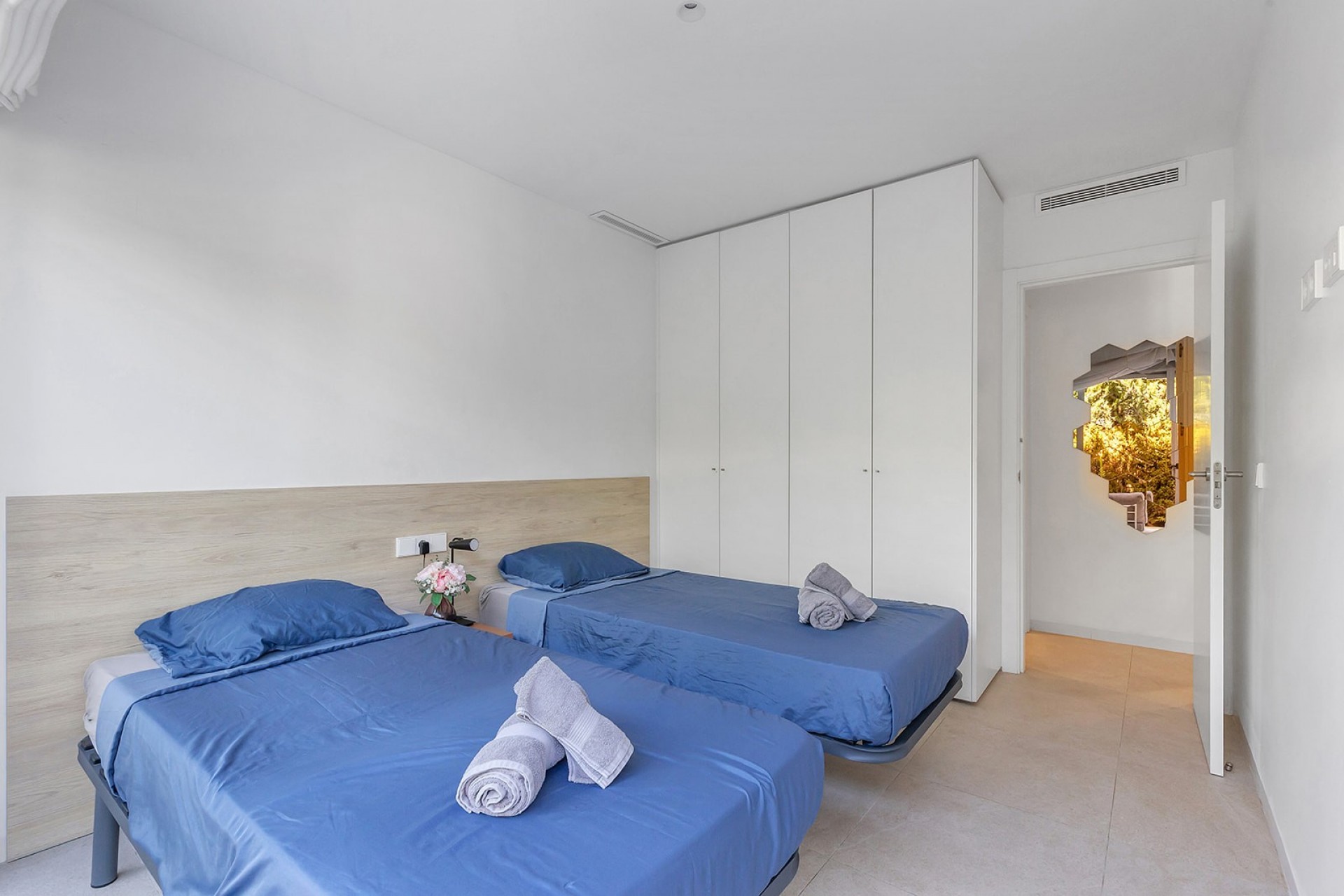 Bedroom in apartment for sale in Torrevieja