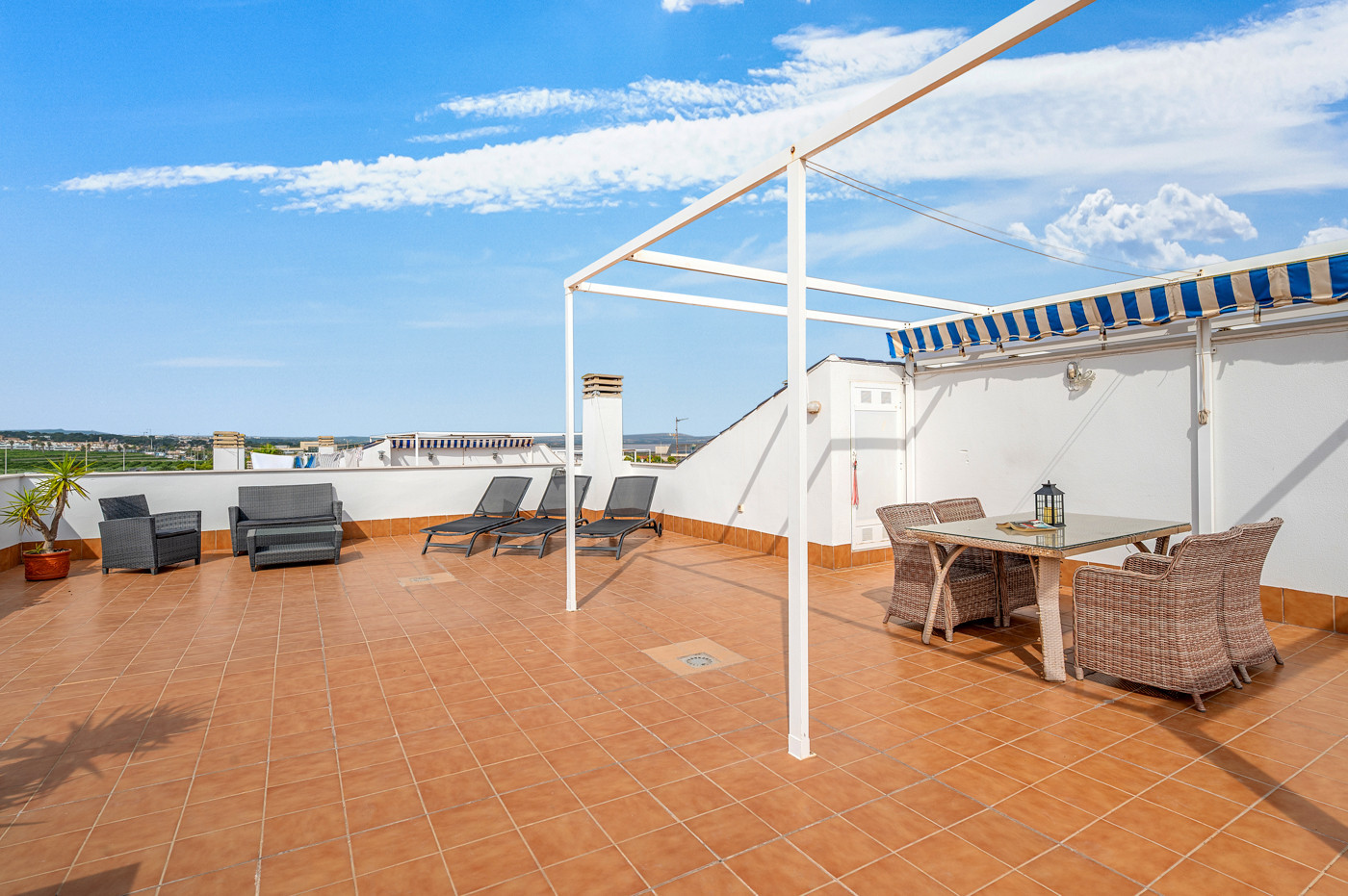 Terrace in apartment for sale in Torrevieja