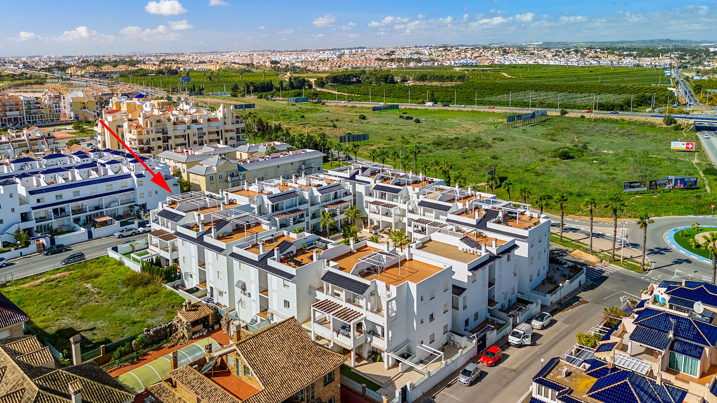 Pool area in apartment for sale in Torrevieja