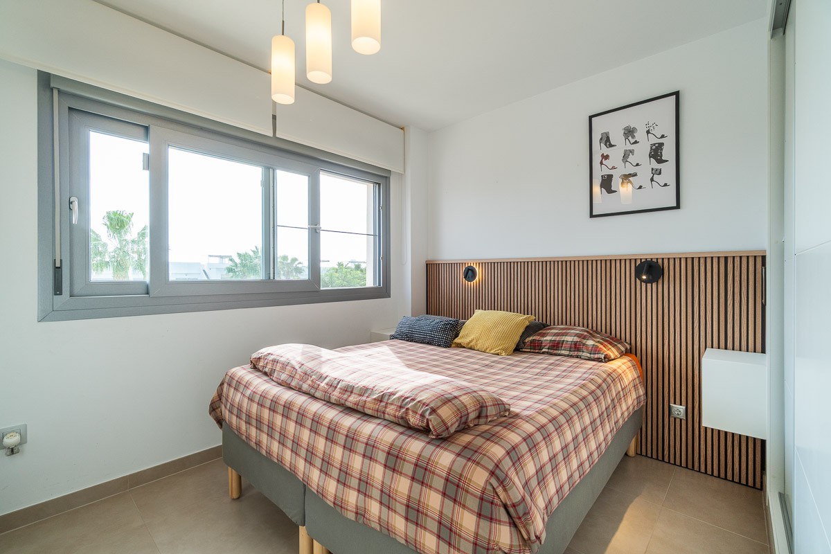Master bedroom in bungalow for sale in Vistabella Golf Entre Naranjos