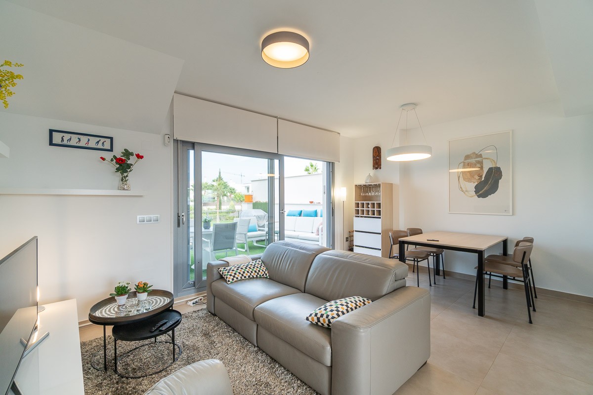 Pool area in bungalow for sale in Vistabella Golf Entre Naranjos