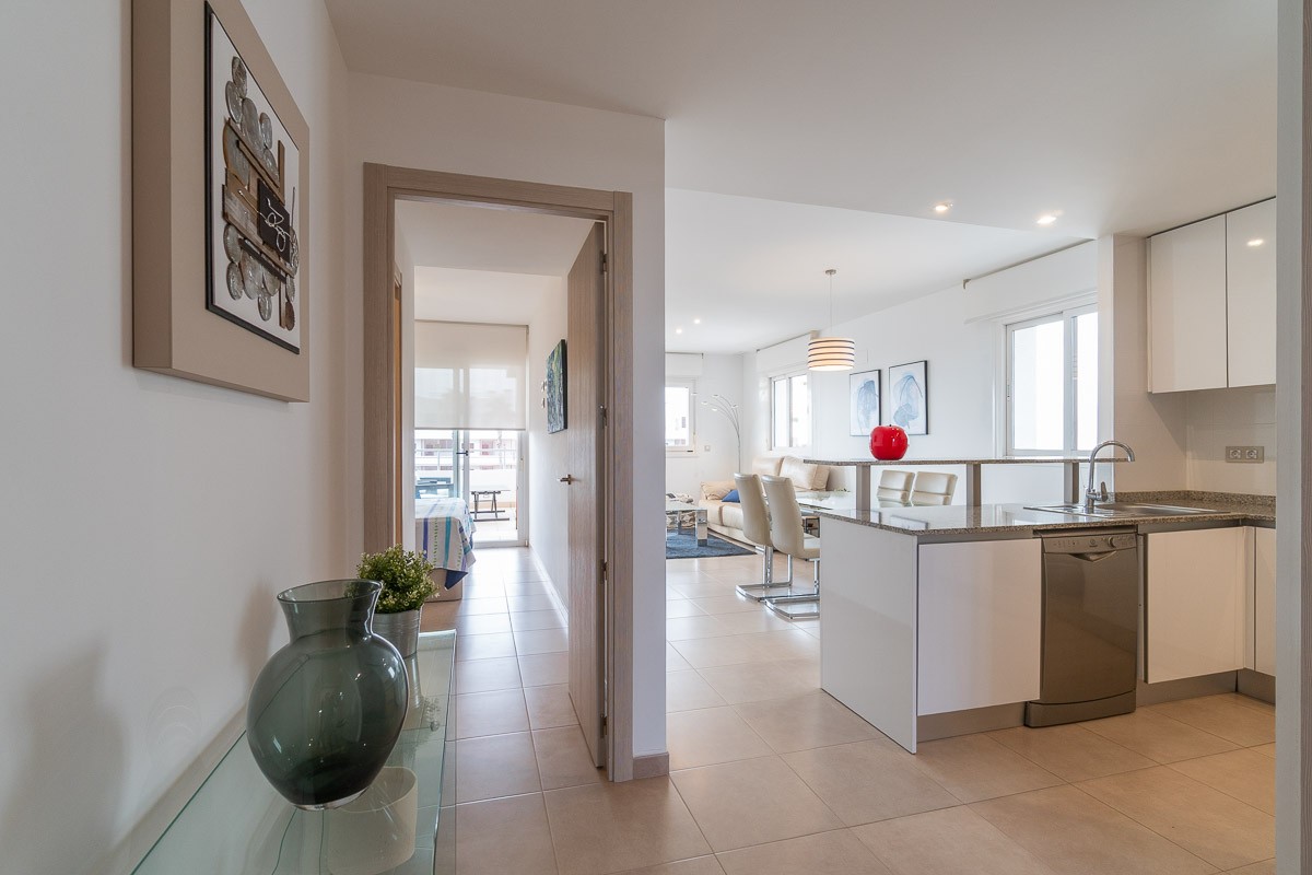 Discover this beautiful flat situated in the Terrazas de Campoamor residential complex, offering a superb living environment on the Costa Blanca
