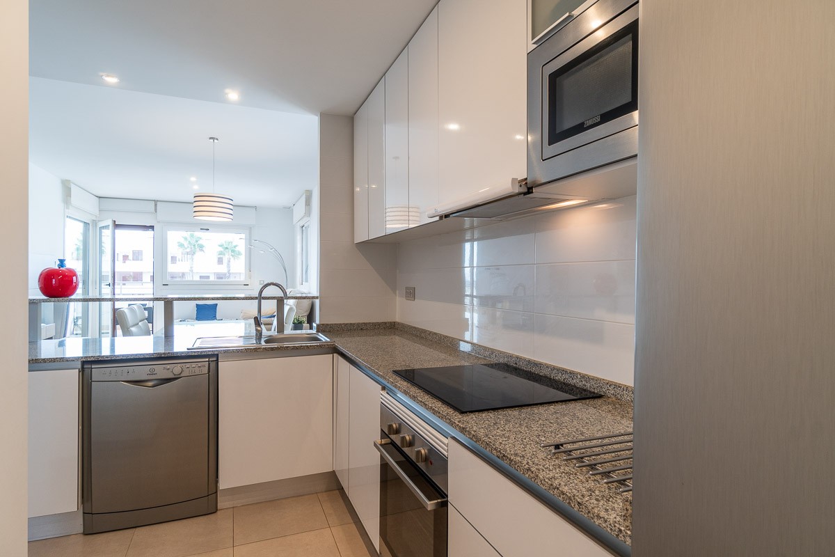 Discover this beautiful flat situated in the Terrazas de Campoamor residential complex, offering a superb living environment on the Costa Blanca