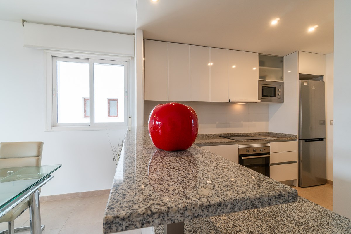 Discover this beautiful flat situated in the Terrazas de Campoamor residential complex, offering a superb living environment on the Costa Blanca