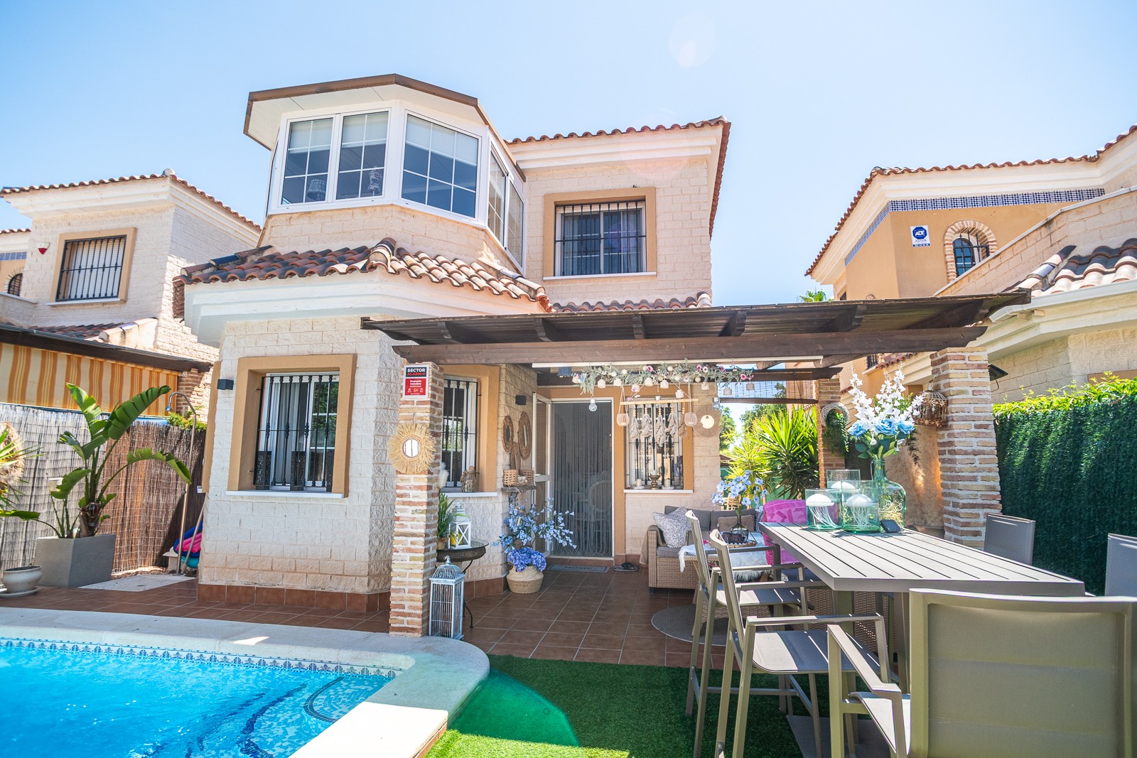 Living room in villa for sale in Guardamar del Segura