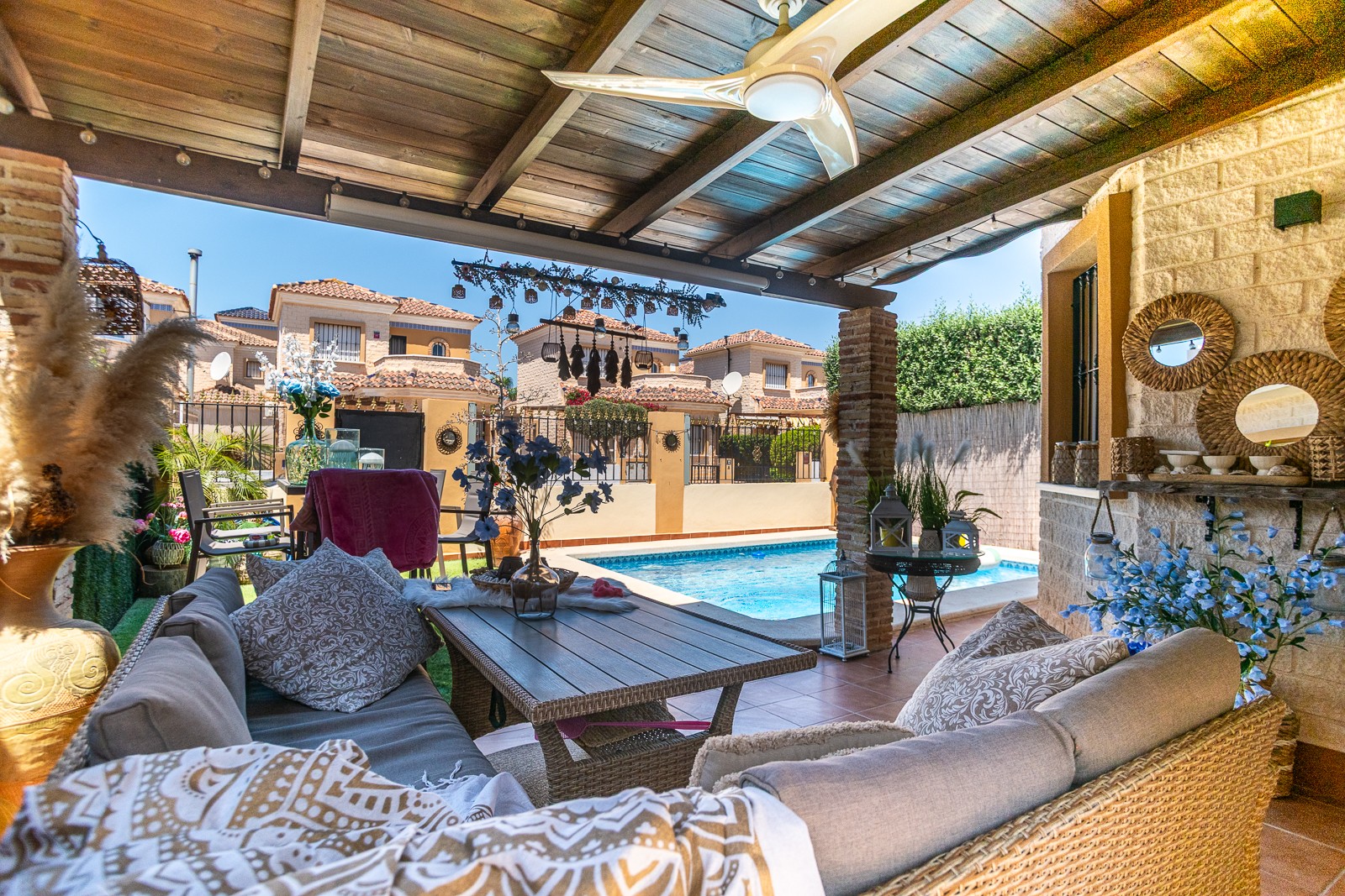 Master bedroom in villa for sale in Guardamar del Segura