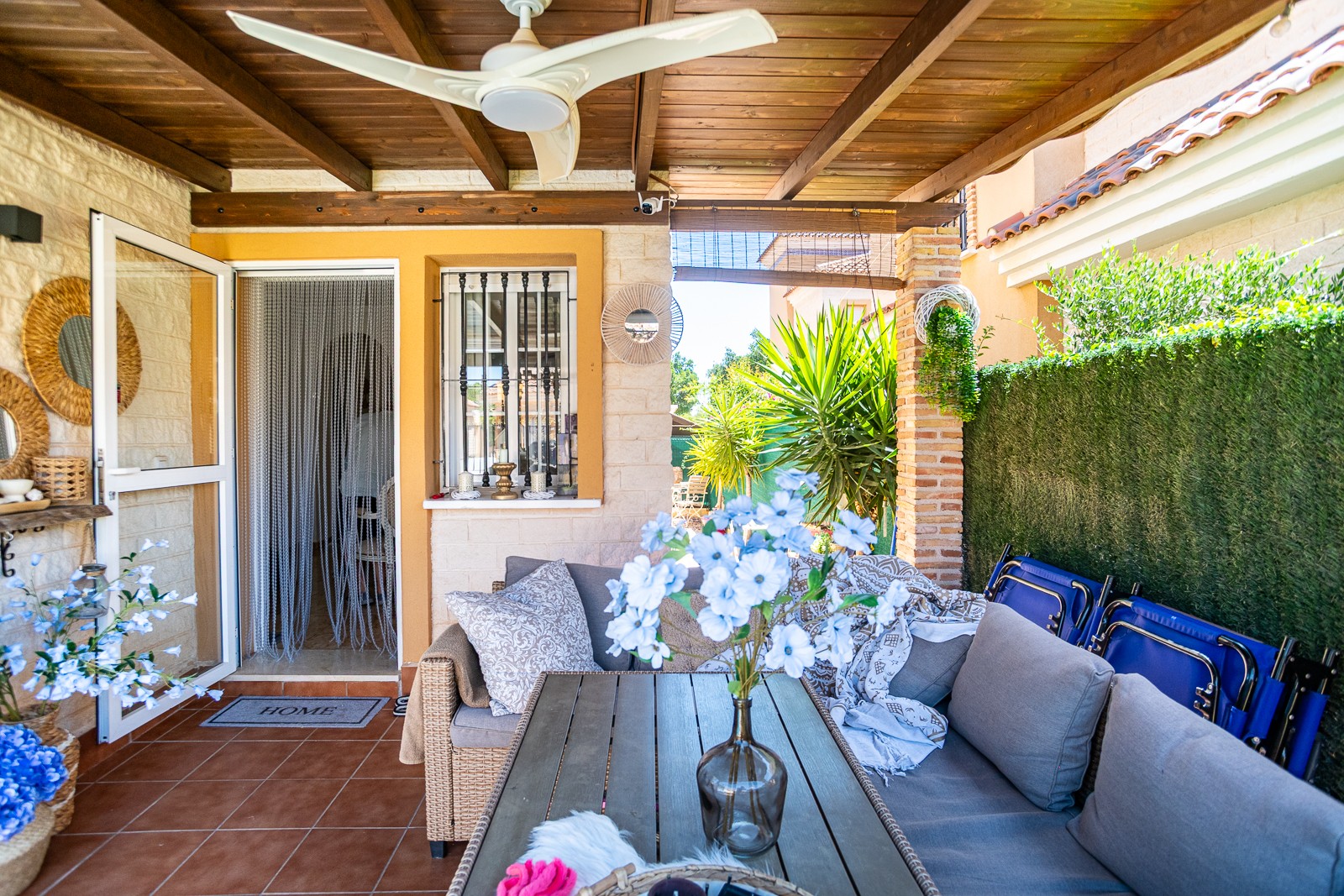 Mediterranean villa in El Raso – Guardamar del Segura We are pleased to present this stylish Mediterranean villa, located in the popular residential area of El Raso in Guardamar del Segura